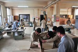 Makine ve ekipmanlarıyla fabrikayı andıran okul!