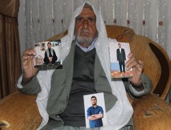 Bı hesreta kurê xwe bar kır