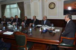 Bakan Eker’e teşekkür plaketi