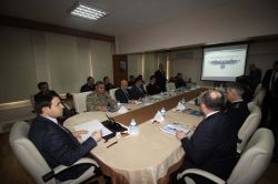 Ağrı Valisi Musa Işın, Jandarma ve Emniyet’ten brifing aldı