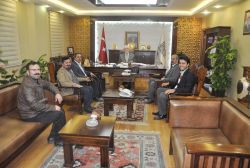 Rektör Ağırakça’ya ilk hediye Kürtçe mealli Kur’an oldu