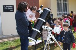 Adana’da halk güneş tutulmasını teleskopla izledi