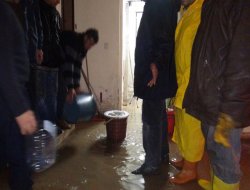 Ergani TOKİ’de zemin katları su bastı video