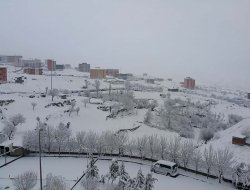 Şırnaklılar sabaha kar yağışıyla uyandı