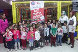 Çocuklar ilk kez AVM gezdi