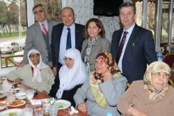 Huzurevi sakinlerine moral yemeği