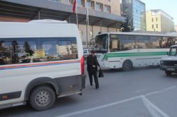 Adana’nın göbeğinde ışıksız kavşak