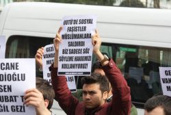 Öğrenciler Cündioğlu’nun konferansını protesto etti