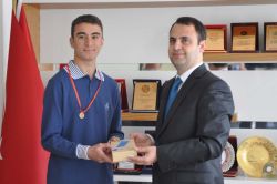 YGS’de Türkiye 28’incisi olan Mardinli öğrenci ödüllendirildi