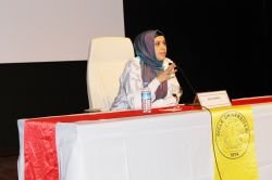 DÜ’ de ‘Aile’ konulu konferans düzenlendi