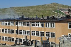 Okulda çıkan yangın paniğe neden oldu