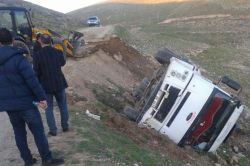 Batman’da vinç devrildi: 2 yaralı