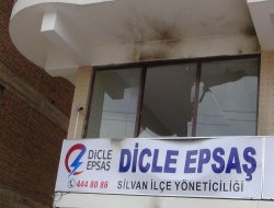 Silvan'da DEDAŞ'a molotoflu saldırı