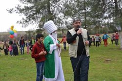 Viranşehir’de  yetimle doyasıya eğlendi