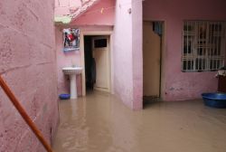 Şanlıurfa’da evlerini su basan mahalleli isyan etti video