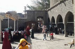 Havların ısınması ile Hz. Süleyman Camii ziyaretçi akınına uğruyor