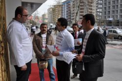 Dünya Otizm Farkındalık Günü’nde broşür dağıtıldı