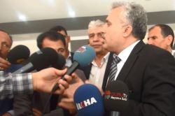 Muhtarlar, sorunlarının görüşüldüğü toplantıyı terk etti