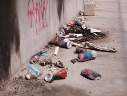 Üst geçit madde kullanıcılarının mekânı oldu