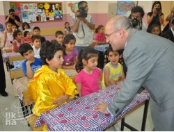 Bakan Şimşek Karne Dağıttı