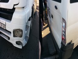 Kamyon Çınar minibüsüne arkadan çarptı