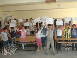 Depremzede Öğrencilerin Karne Coşkusu