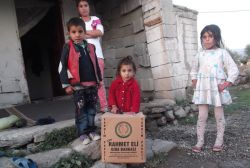 Van Rahmet Eli Mart ayında muhtaçların yüzünü güldürdü