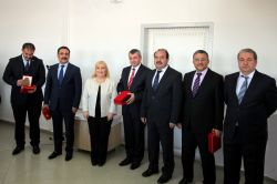 AİÇÜ’de başarılı akademisyenlere ödül