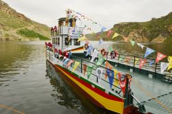 Eğil’deki feribot ulaşıma açıldı