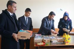 BEÜ öğrencilerinden köy okuluna kitap bağışı