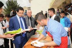 Batman’da muhtaç öğrenciler yararına kermes açıldı