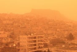 Mardin kızıla boyandı video