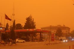 Toz bulutu Ceylanpınar’da hayatı olumsuz etkiledi