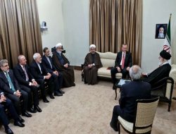 Xamaney: Keseki destê veşartî yê dijmîn li herêmê nebîne, xwe xapandiye