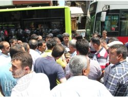 Polise Tepki Gösteren Otobüs Şoförleri Yol Kapattı