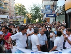 Diyarbakır'da Uludere Sessizliği Alkışlarla Protesto Edildi