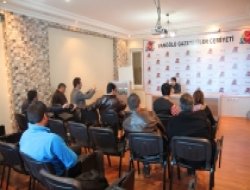 Van'da gazetecilere habercilik semineri verildi