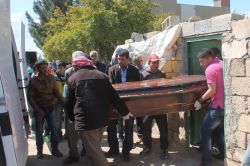 Kızıltepe Ersoylu Mahallesi’nde Suriyeli kadın boğazı kesilerek öldürüldü video