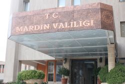 Mardin Valiliği’nden “İzinsiz Yardım” uyarısı