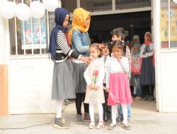 Şanlıurfa Sayburç'ta İlköğretim öğrencilerinden kuutlu doğum etkinliği