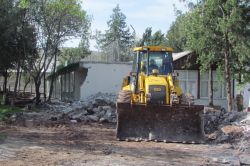 Siverek Belediyesi muhtarlık ofislerini yıktı foto