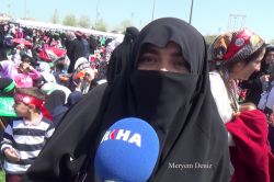 Diyarbakır kutlu doğum etkinliğine katılan bayanlar, duygularını paylaştı video