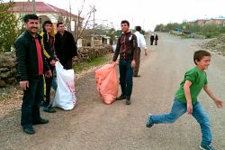Gözer Köyü Derneğinin ilk icraatları köyü temizlemek oldu foto