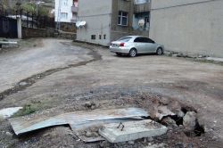 Bitlis Atatürk Mahallesindeki üstü açık su kanalı ölüm tehlikesi saçıyor foto video