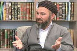 Komela İslam  Ey Rakip Marşı'nda ayağa kalkmıyor