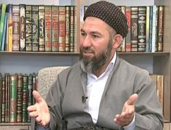 'Dema ku sirûda Ey Reqîb tê xwendin em narabin ser pêya'