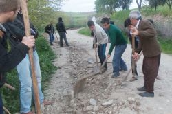 Kâhta Yelkovan köylüleri, su sorununu hortumlarla çözmeye çalışıyor foto