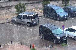 Gaziantep’te dolu yağışı fıstık yetiştiricilerini korkuttu video