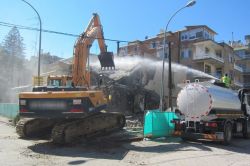 Seyhan’da ruhsatsız ve riskli yapılar yıkıldı