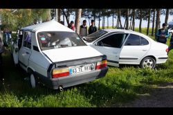 Samsat’ta 2 otomobi çarpıştı:3 yaralı